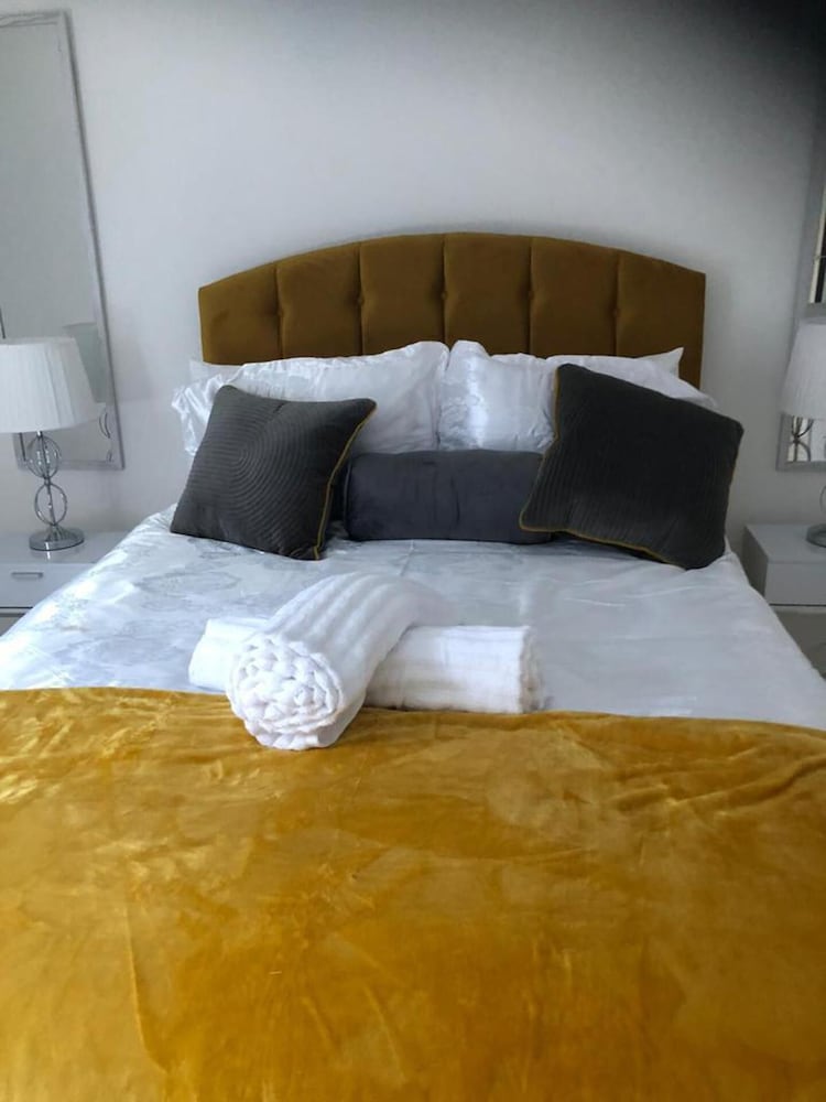 Luxurious 2 Bedroom Flat Ashford view 2