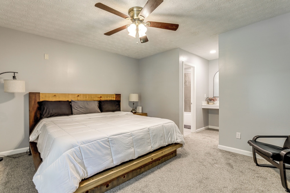 Ping-pong & Pool Table: Peaceful Stonecrest Escape
