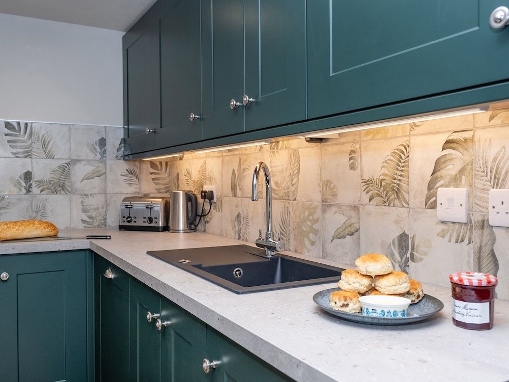 Watermouth Castle, Rhododendron Apartment