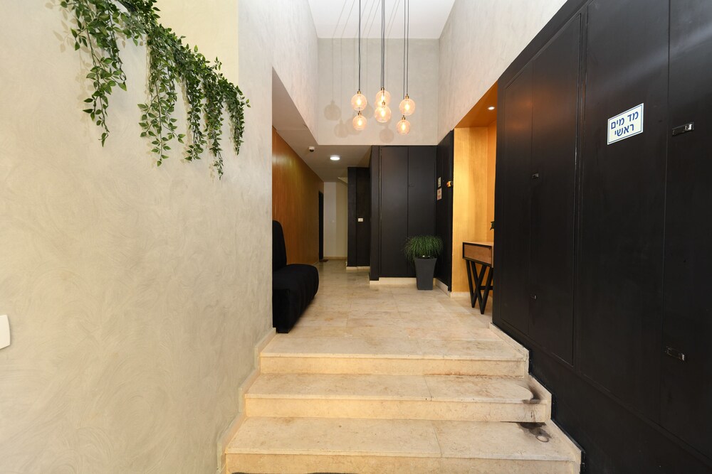 AirTLV Deluxe Jaffa Apartments view 2