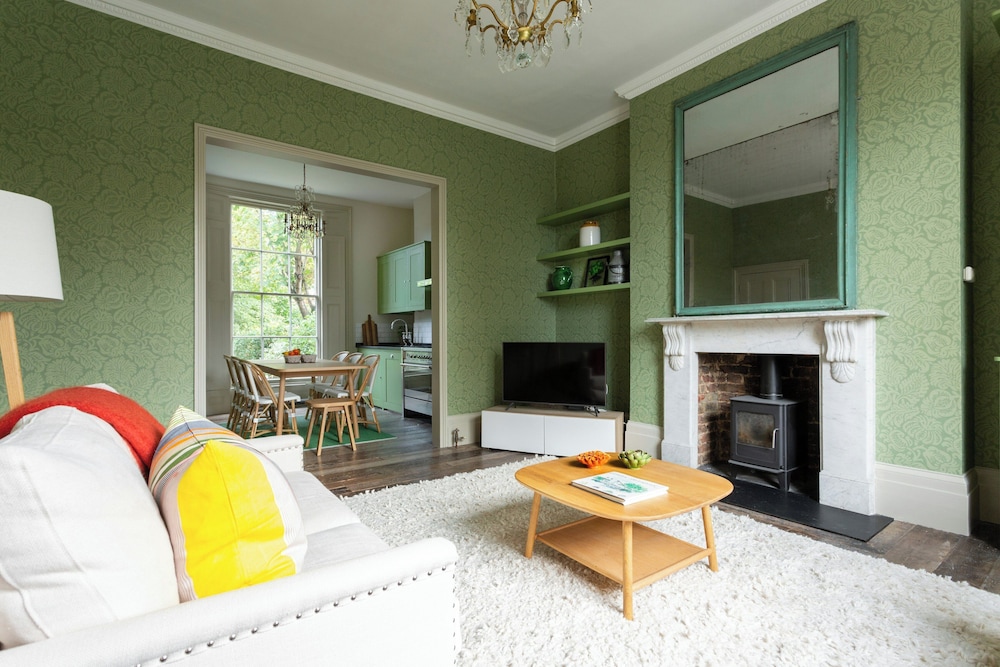 Canonbury Park North II by Onefinestay