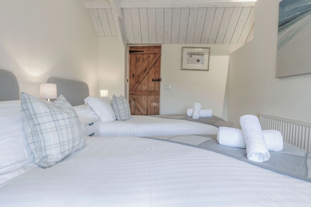 Dollars Cottage - 4 Bed - Llangennith view 3