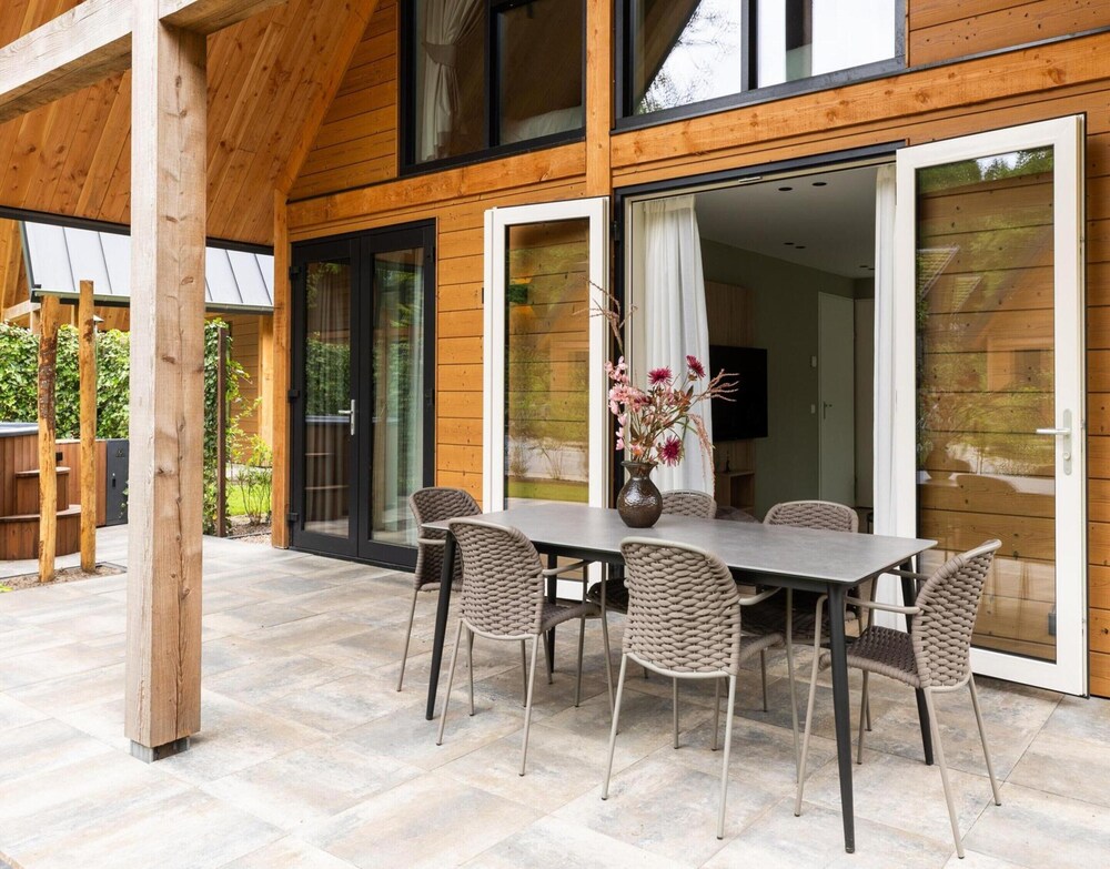 Forest Villa With Hot Tub & Sauna 8 Persons