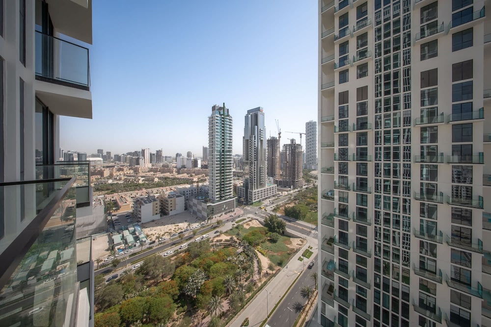 Luxury 1-bedroom JVC Apartment With Balcony Pool