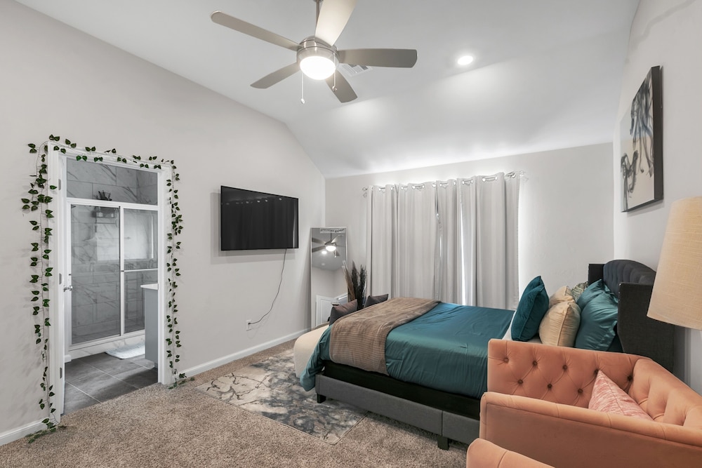 Newly Built 3br Getaway In Edmond 3 Bedroom Home by RedAwning view 4