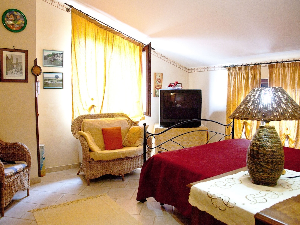 Villa in Alia With Pool & Olive Views view 4