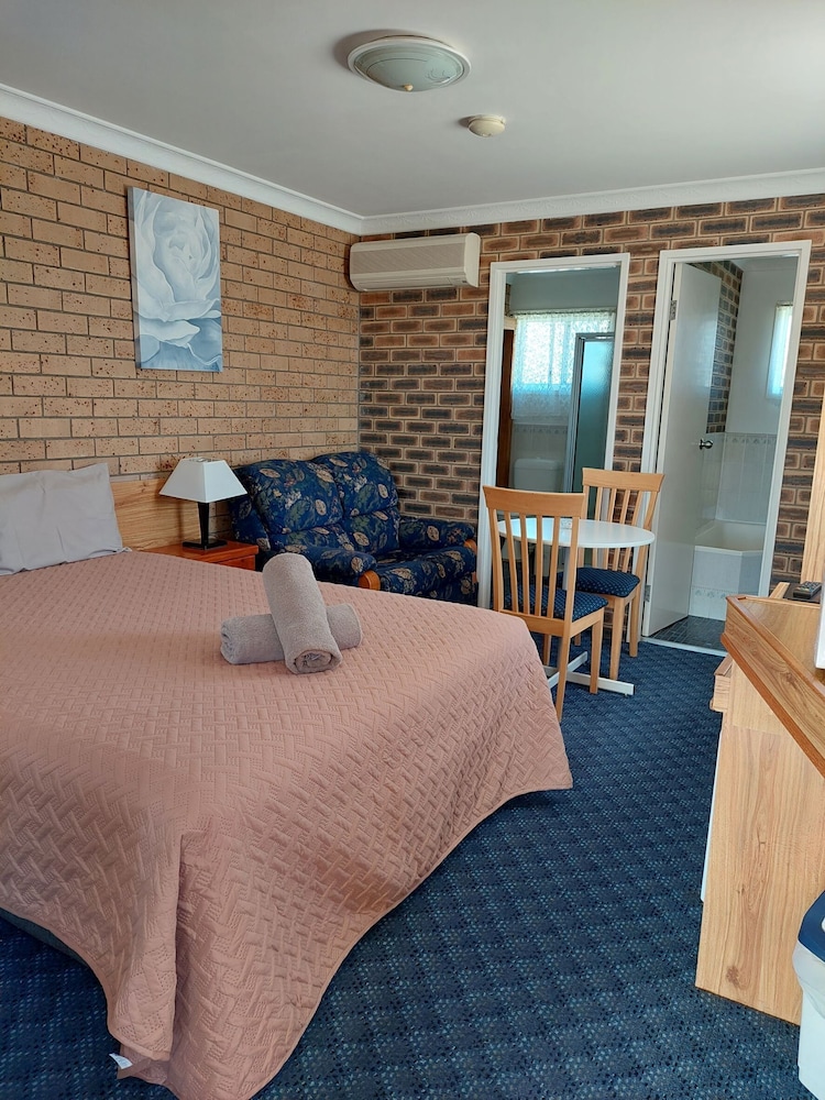 Settlers Motor Inn