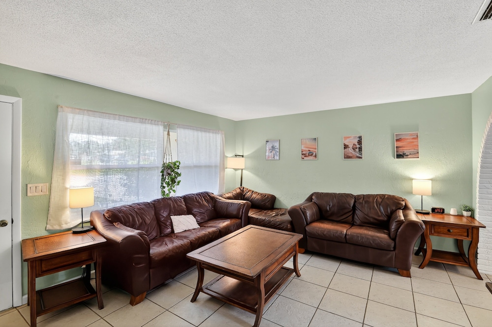 Chelsea Way Getaway Bright 4br Family Retreat 4 Bedroom Home
