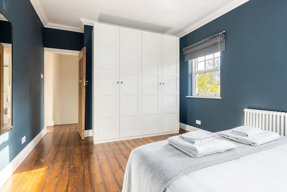 Spacious 3 Bed Flat Putney