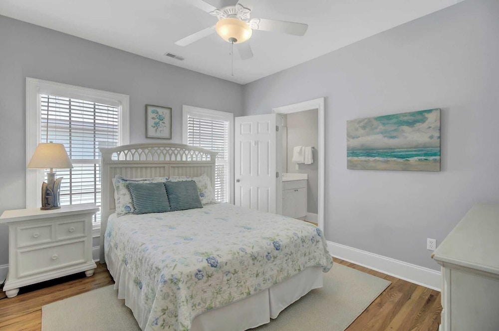 6 10th Avenue by Avantstay Steps to the Beach Pool 2691 Sqft