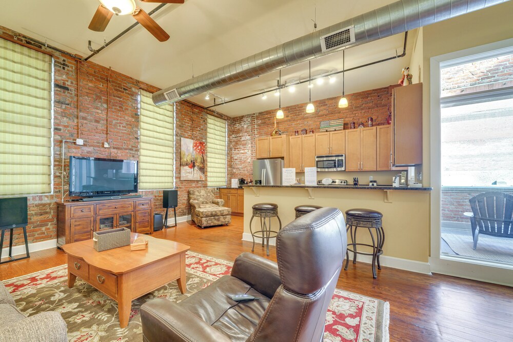 Downtown Louisville Escape: Perfect for Events!