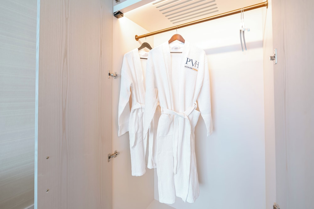 PVH - Inviting Studio - Palm Tower