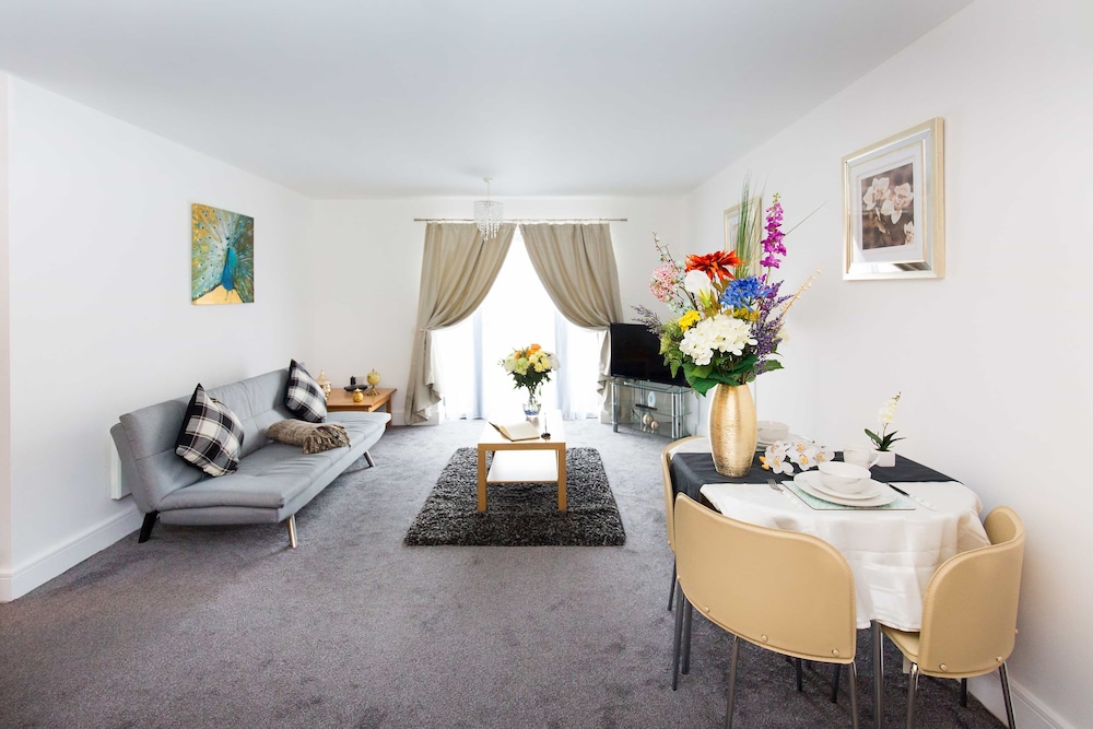 Grand Central Apartments, Centro