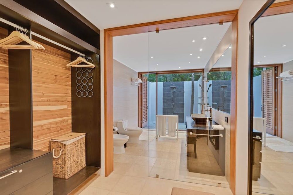 Beautifully-designed Contemporary Villa