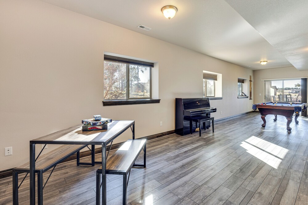 Hot Tub & Games Galore! Colorado Springs Retreat