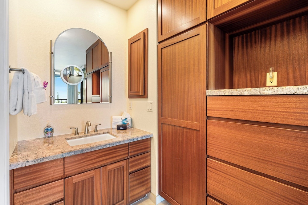Great Ocean & Golf Views - 2 Bedrooms + Loft - Private Outdoor Patio - Vrkcv