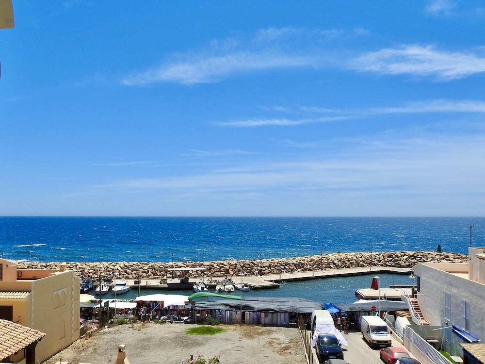 Apartment Near the Beach With sea Views