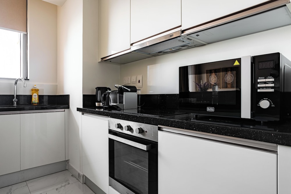 SIMPLY COMFORT Luxury 2Br Apt with Stunning Views Amna Tower