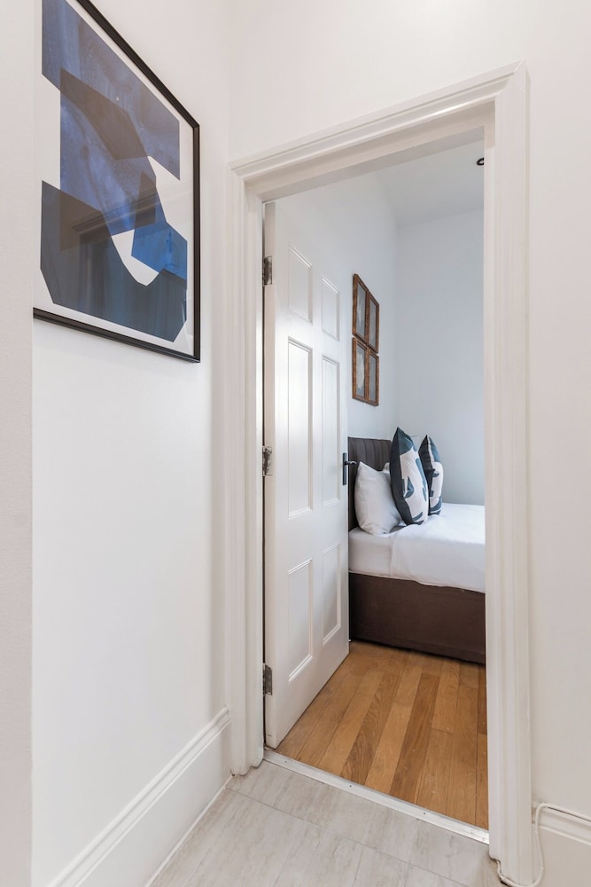 City Apartment - Sleeps 4 & Free Parking