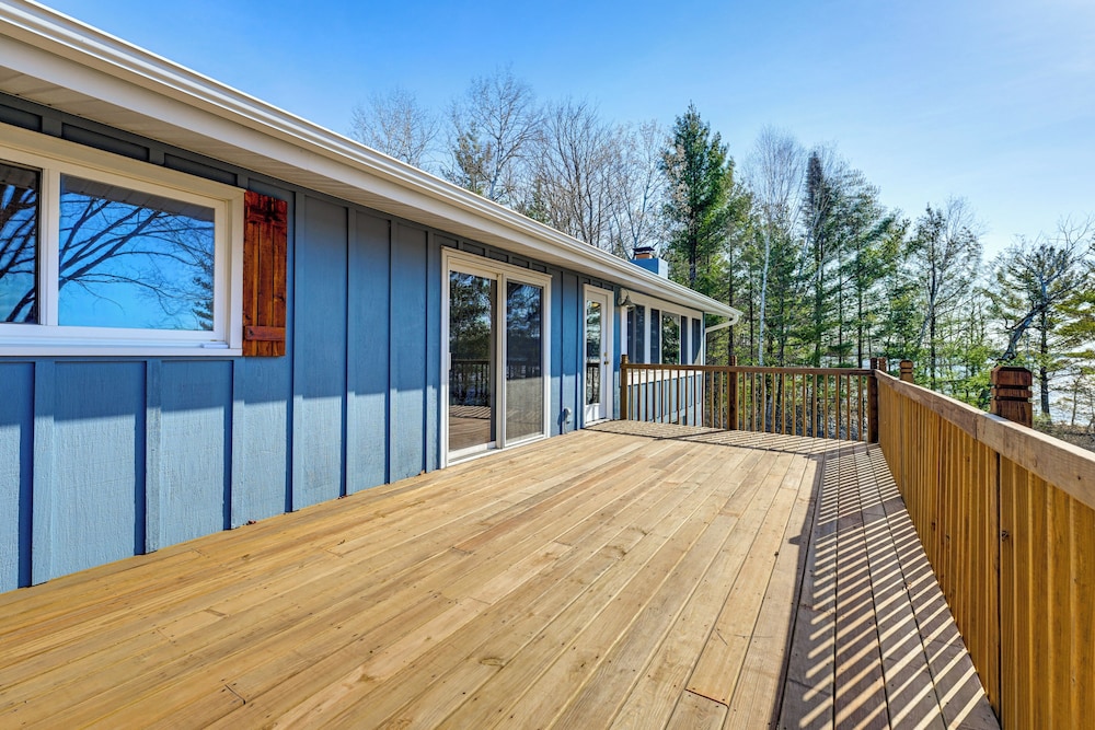 Family-friendly Lakefront Retreat in Tomahawk!