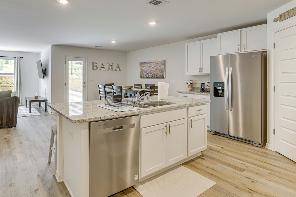 Bama Game Day Base: Newly Built Home Near UA!
