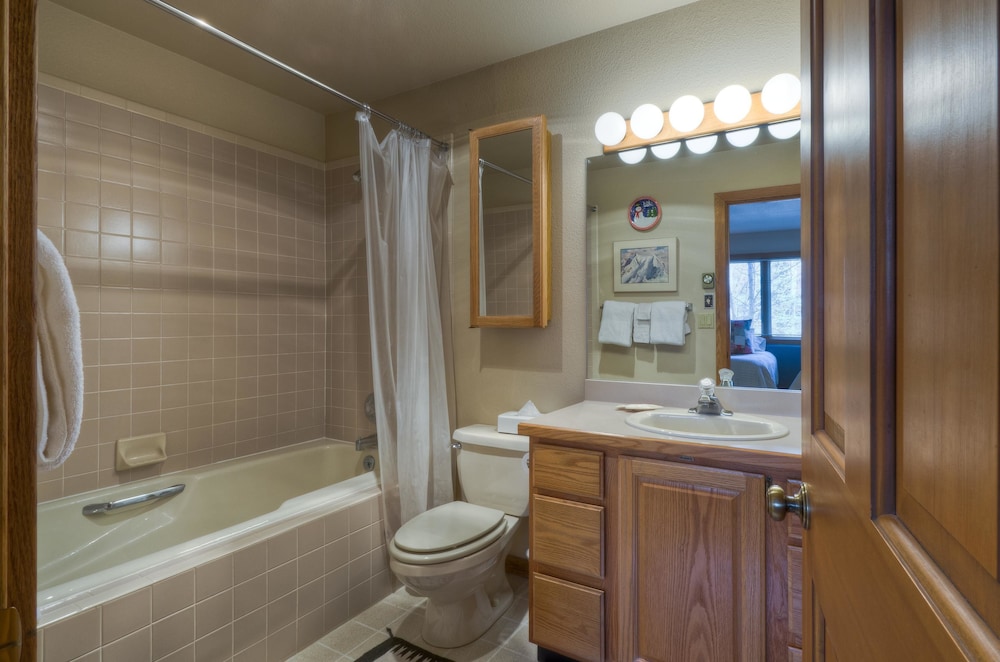 Riverside D02 2 Bedroom Condo By Accommodations in Telluride