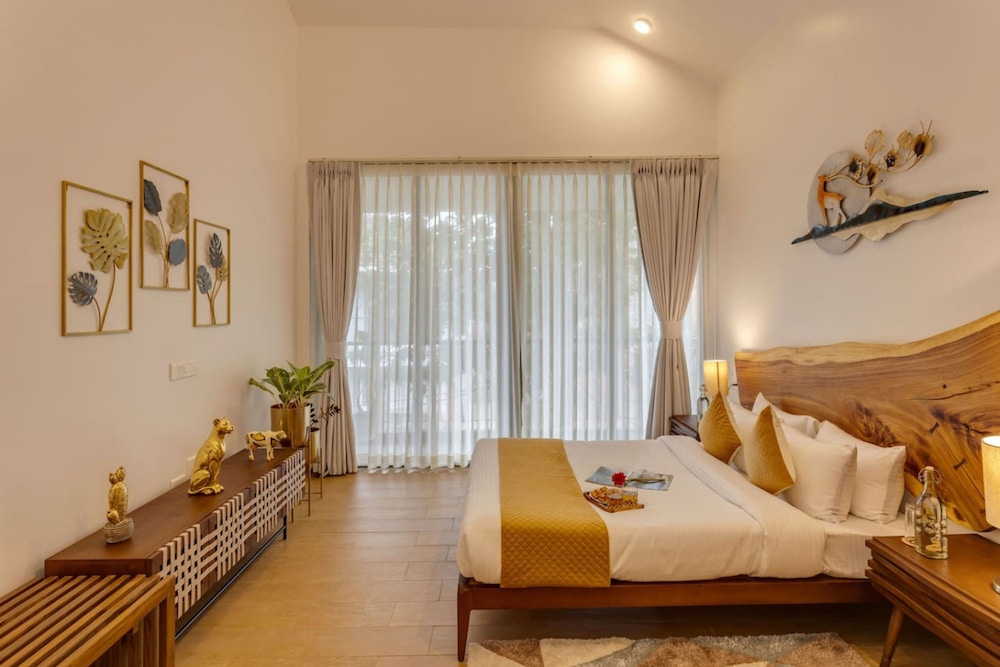 Casa Maxima - 4BR w Private Pool 1km to the Beach
