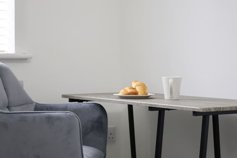 Fast Wi-fi Free Parking 10 Mins to City Centre