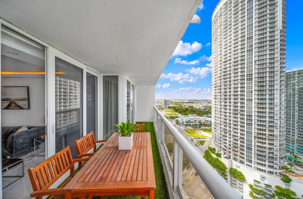 Serene and Modern Apartment Centrally Located