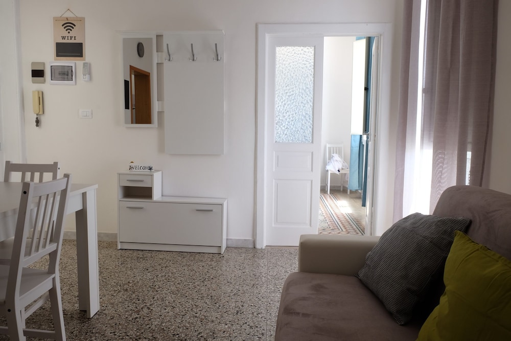 Myia 3B in Siracusa With 1 Bedrooms and 1 Bathrooms