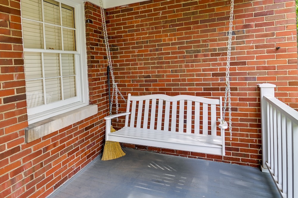 Lexington Condo w/ Balcony: 1 Mi to UK Campus! view 5
