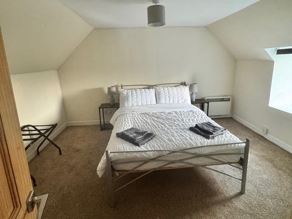 Croft House - Sleeps 4 & Mountain View