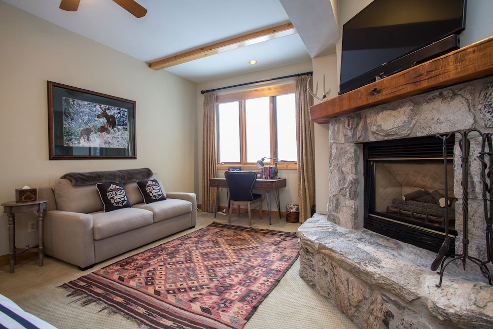 Trail's End Lodge at Deer Valley Resort - Two Bedroom Residence with Spa #404 2 Condo