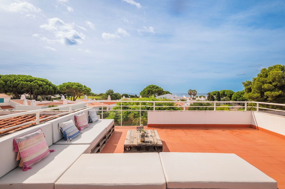 Sunny 5BR Villa at Prainha Club
