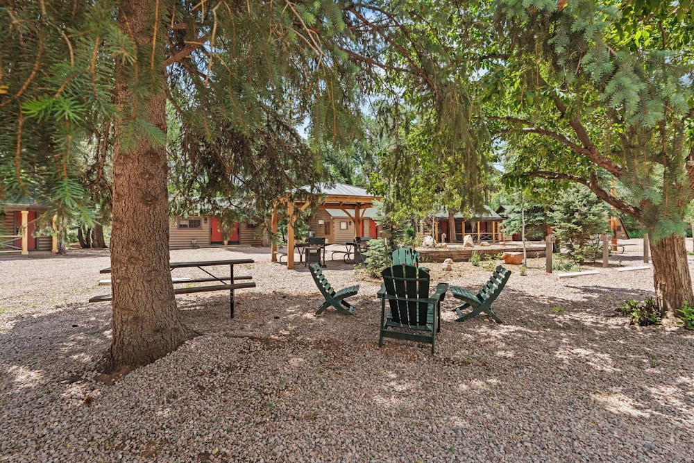 Timber Lodge Cabin 11