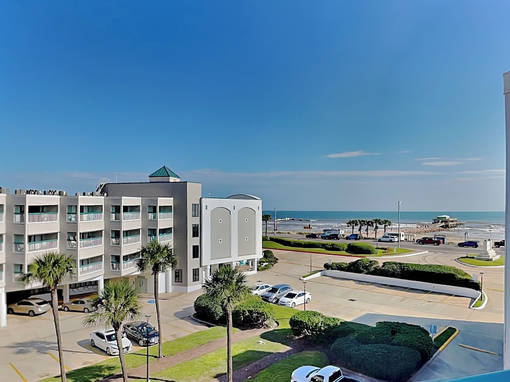 Casa Del Mar 350-front Facing