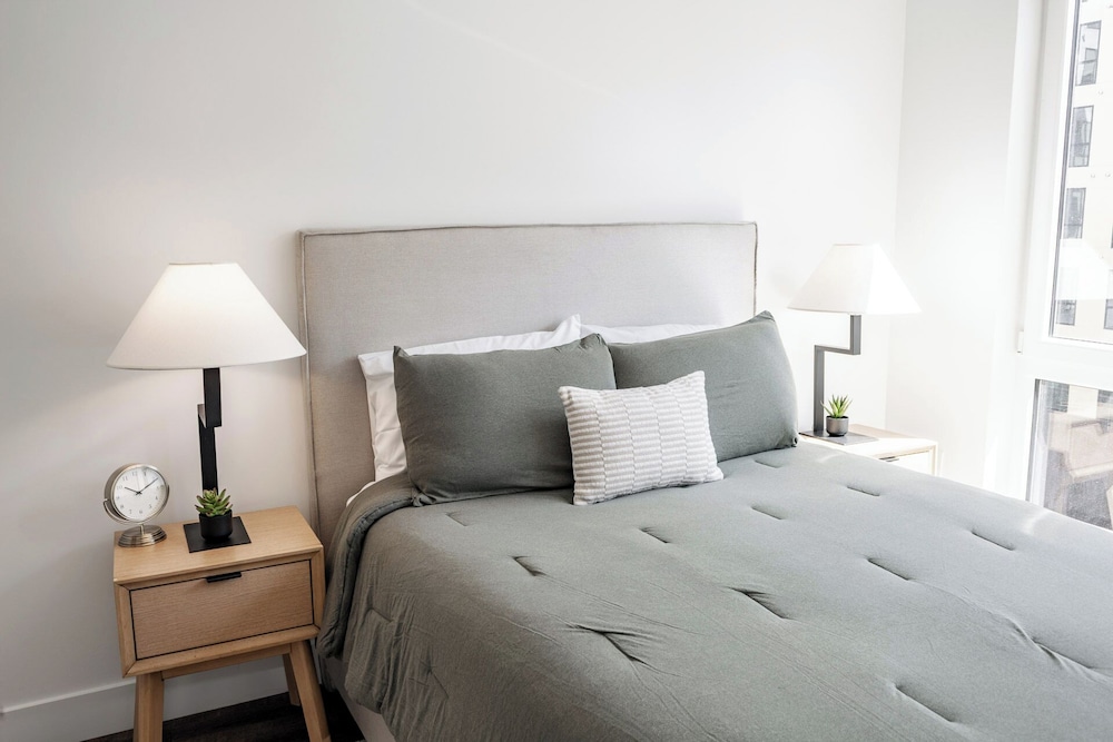 Anthem House Huntsville MidCity, powered by Placemakr