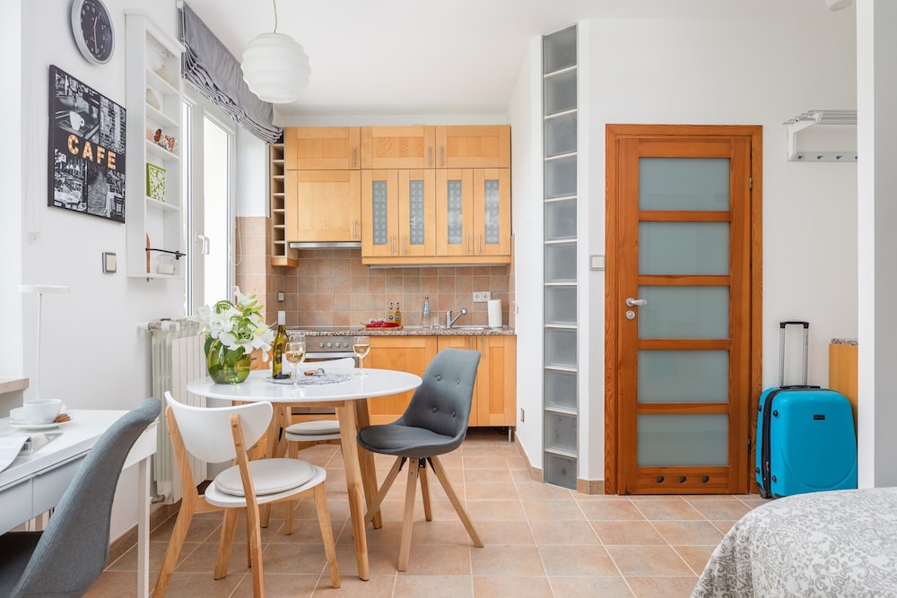 Studio Al. Wyzwolenia 10 by Renters view 4