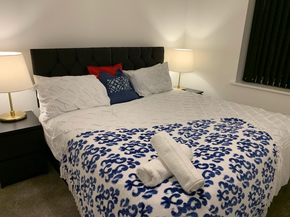 Brand New Entire 4 Bed House/multiple Parking view 4
