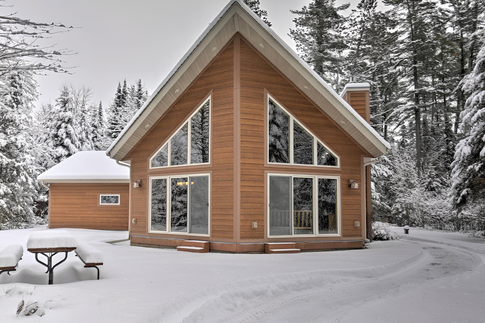 Cozy Eagle River Home w/ Paddleboard & 2 Kayaks! view 4