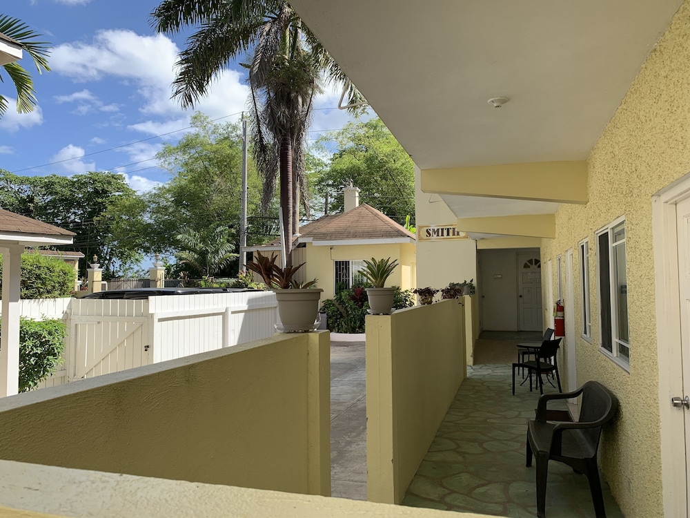 Relax In Jamaica - Enjoy 7 Miles Of White Sand Beach! 1 Bedroom Villa by RedAwning view 3