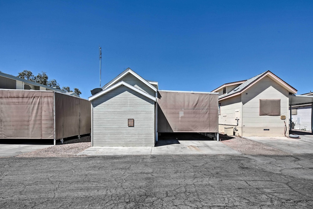 Walk to London Bridge Beach: Lake Havasu Cabin! view 2