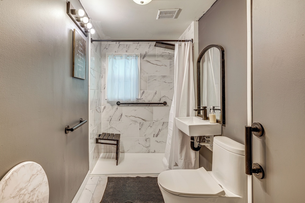 Tranquil Home in Dtwn Baldwin: Fish, Hike & Golf!