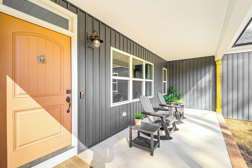 Gated Community w/ Perks: North Carolina Hideaway
