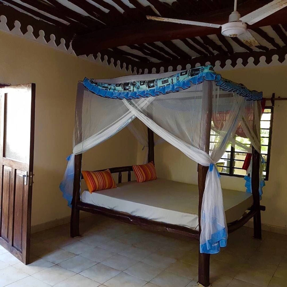 Room in Villa - A Wonderful Beach Property in Diani Beach Kenya, Dream Holiday Place view 3
