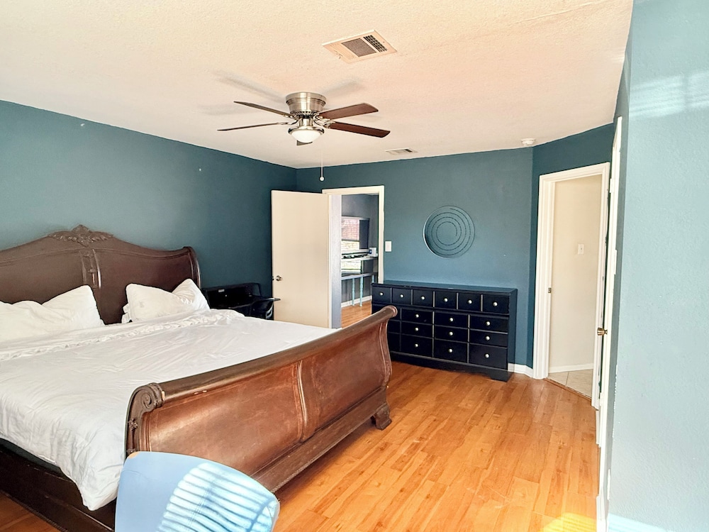 Family Retreat Near Kalahari-Sleeps 11