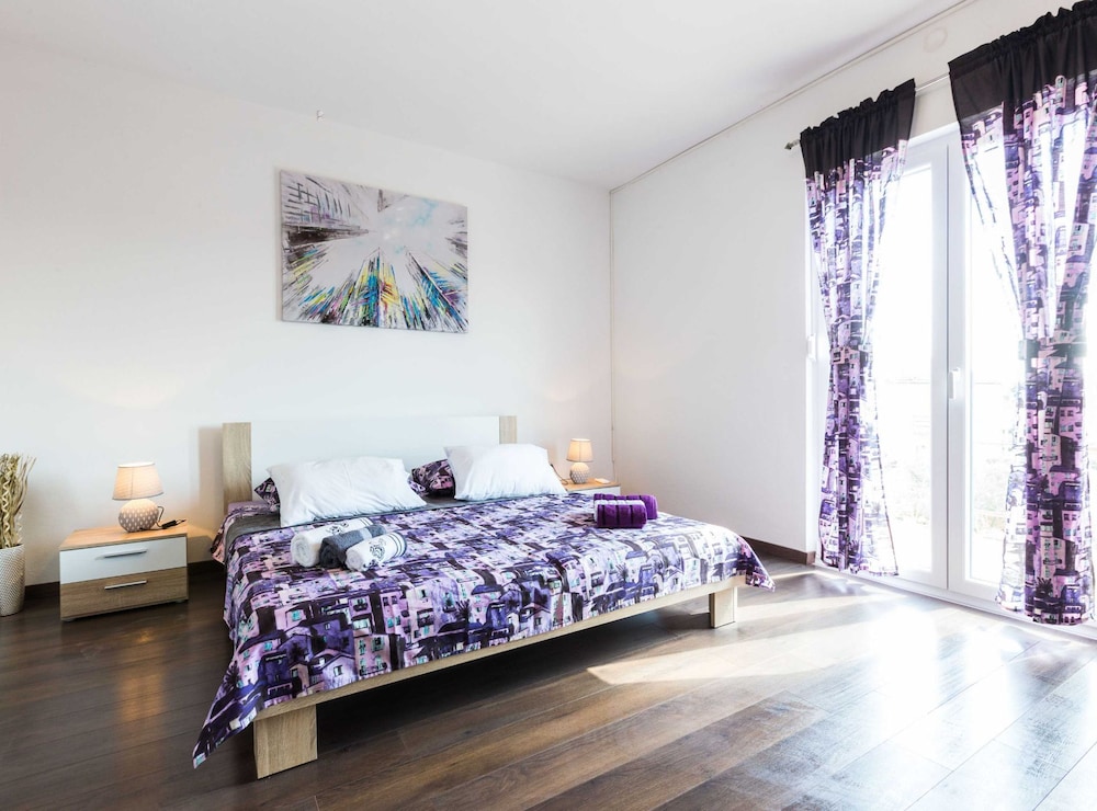 Spacious Zadar Apartments Near Beach