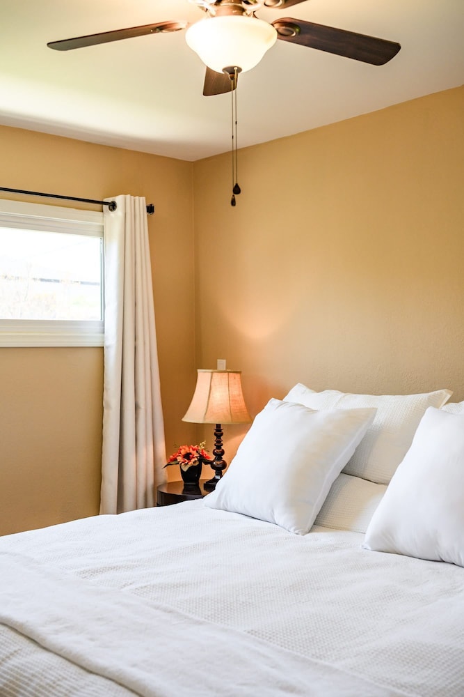 Cozy Getaway Bright Clean Fully Equipped