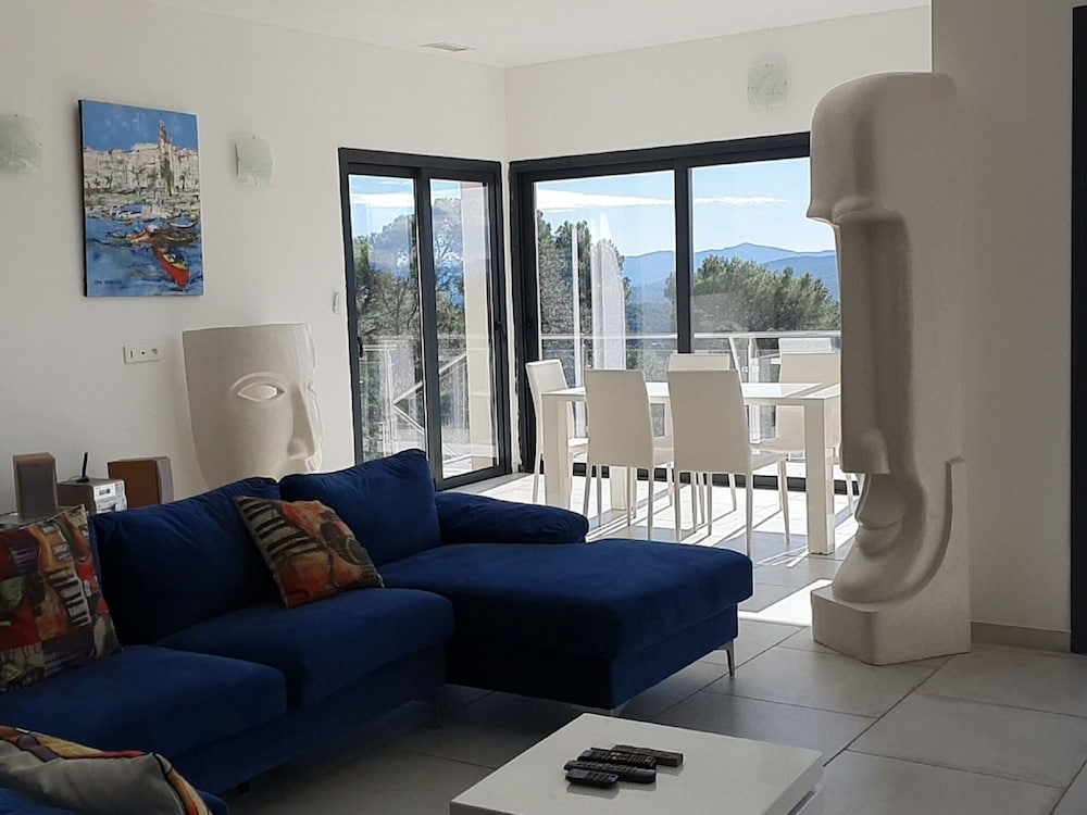 Villa in Lorgues With Private Pool