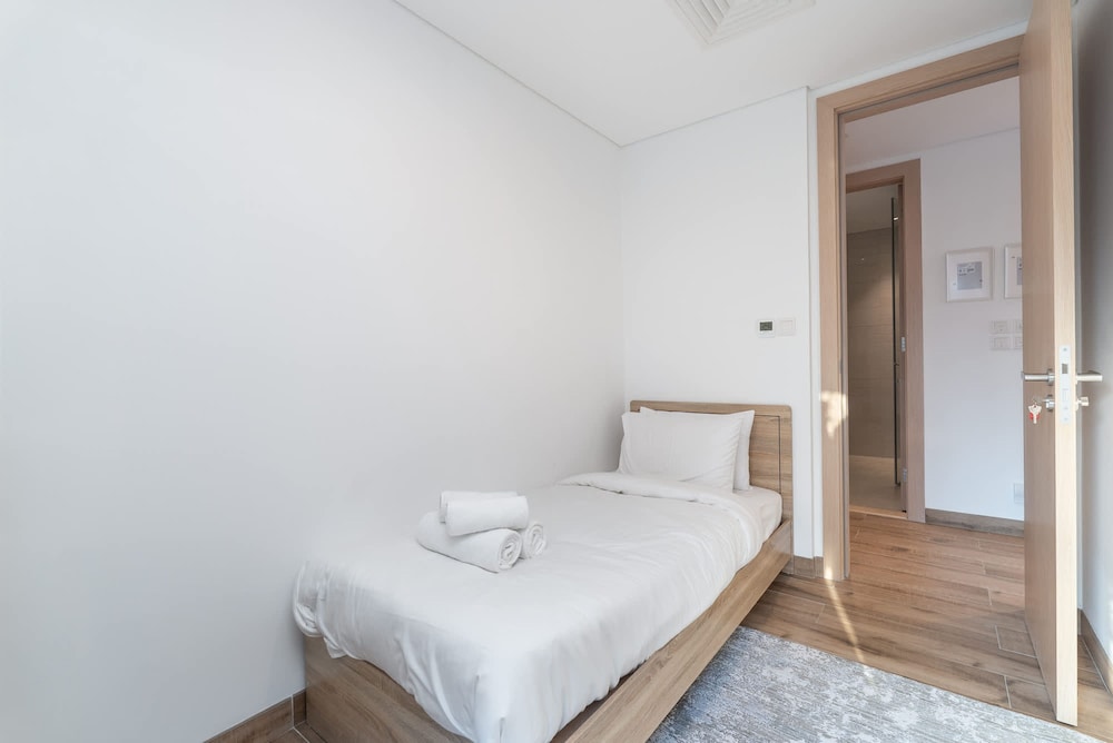 Stylish Minimalist 2-bedroom in Jumeirah Village Circle